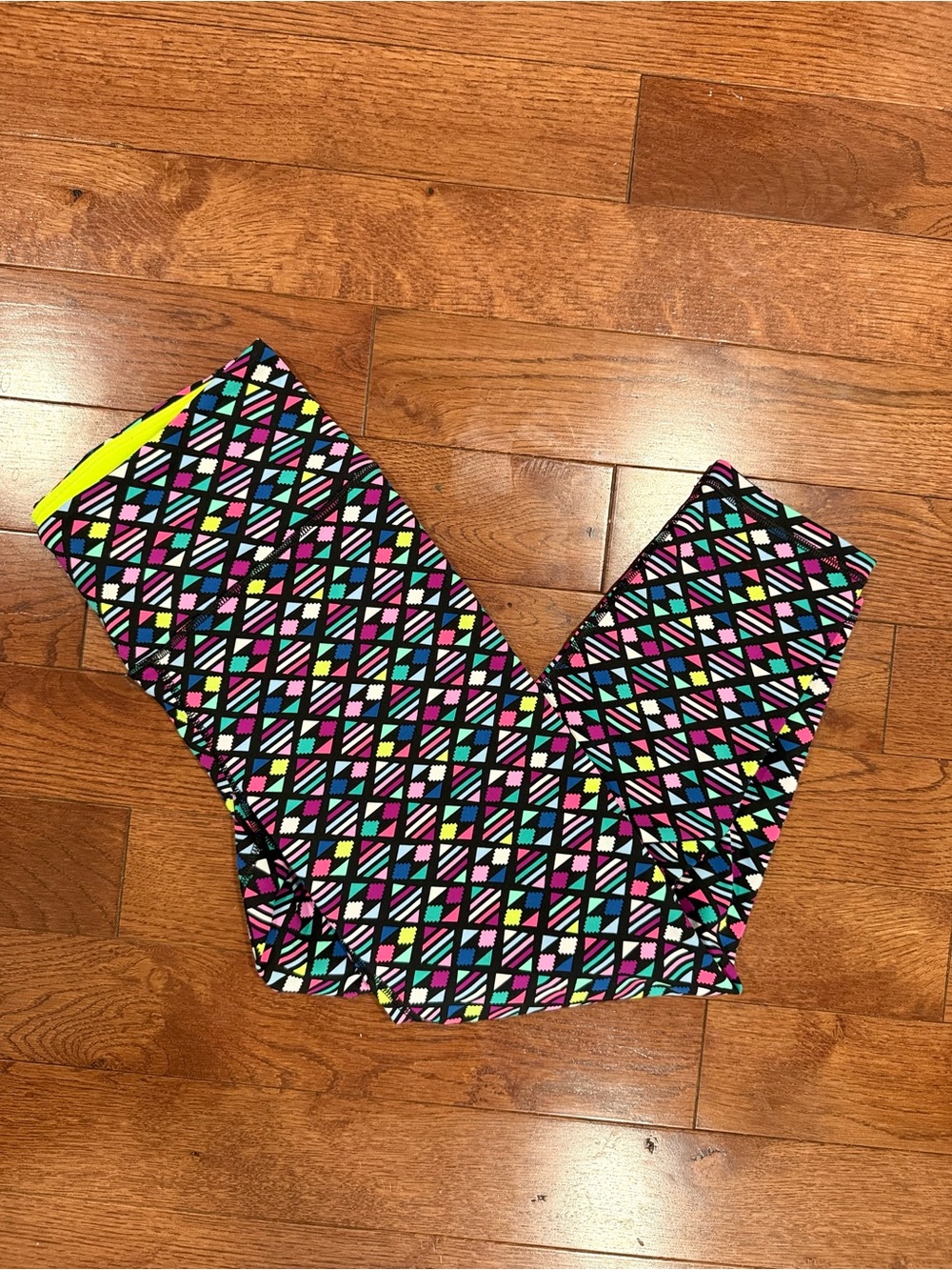 VSX Black Geo-Print Capris Leggings with Bright Accents